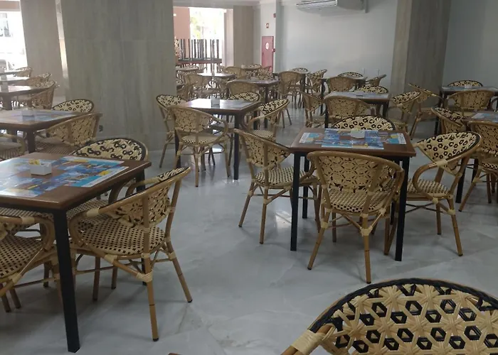 Spazzio Diroma Com Opcoes De Refeicoes E Acesso Ao Acqua Parque Diroma